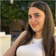 Biologa impartisce lezioni di matematica e biologia per studenti di medie e liceo